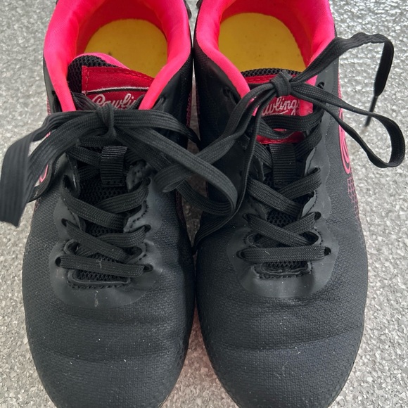 Rawlings Girls’ Division Low Softball Cleats - Picture 1 of 4